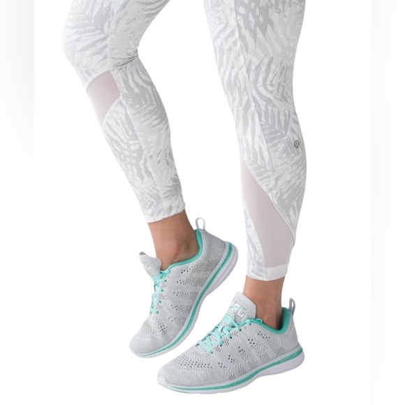Lululemon Inspire Tight II, Size 10, Palm Camo White Nimbus 🏃♀️➡️ - Picture 7 of 16